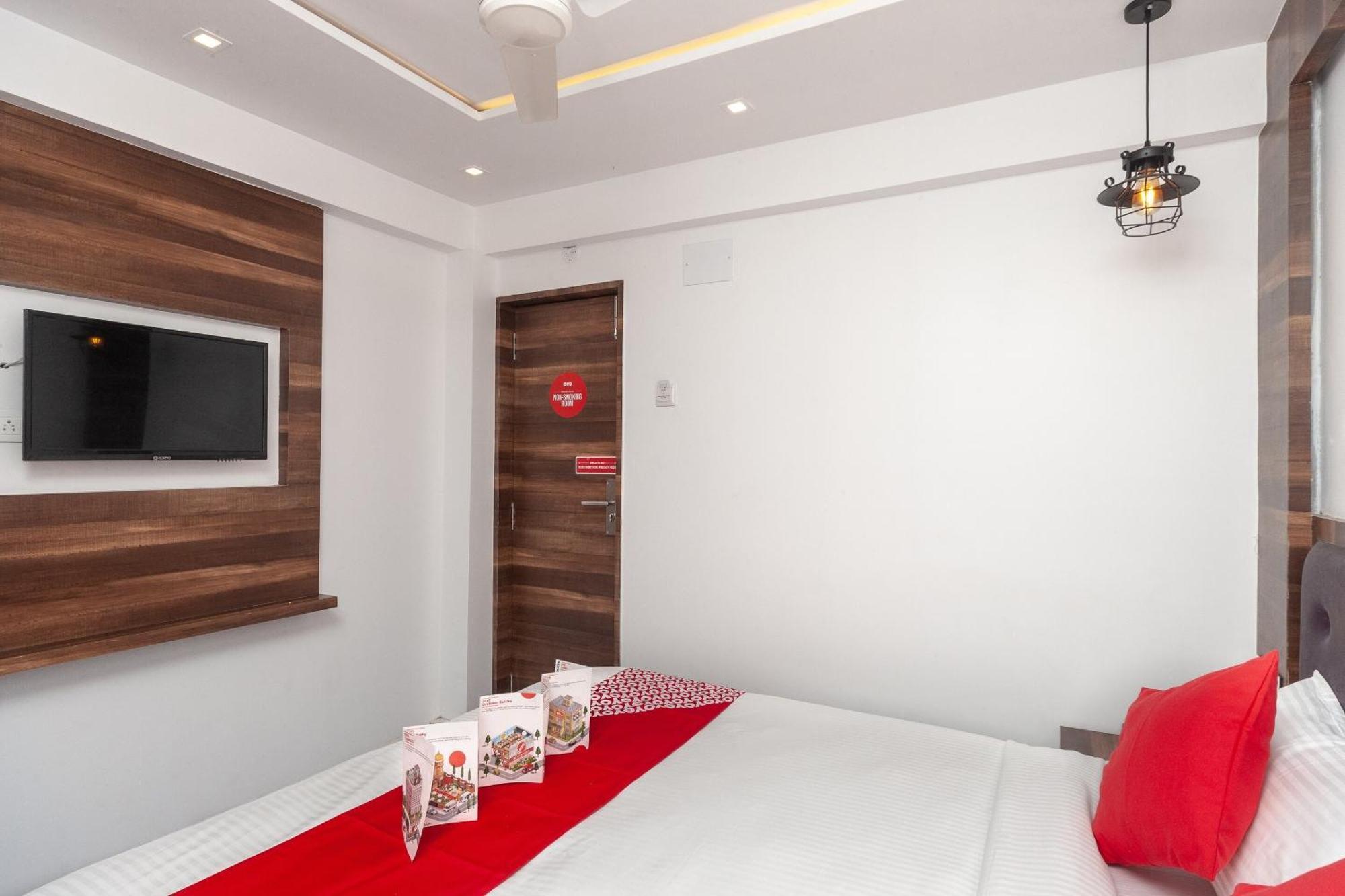 Capital O Admire Suit Hospitality Chennai Exterior foto