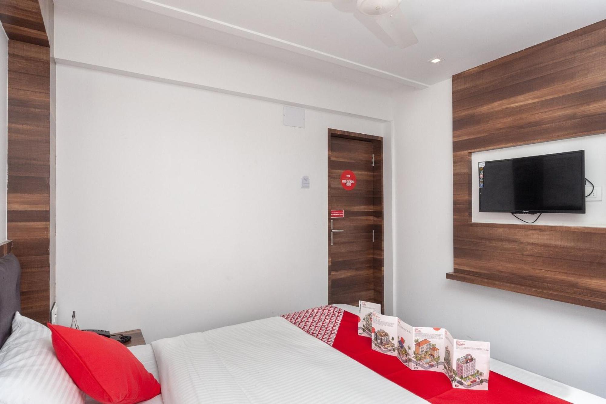 Capital O Admire Suit Hospitality Chennai Exterior foto